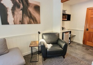 Fir - double queen bedroom at The Inn At Mazama