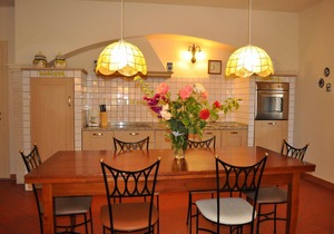 Flat in Iano,covered terrace, A/C, village walking distance,Wi-Fi,pool, sleeps 8