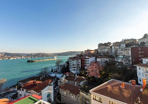 Flat with Bosphorus View near Shore in Sariyer