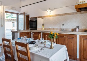 Flat with heated hot tub and shared pool