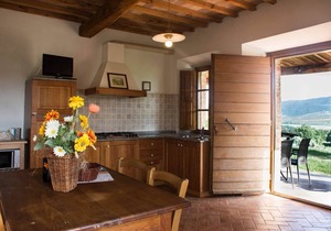 Flat with private veranda,shared pool,quiet location for a relaxing holiday,sl 4