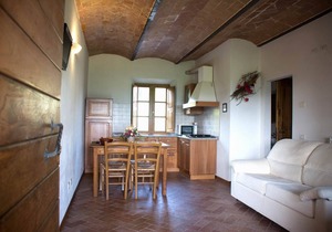 Flat with private veranda,shared pool,quiet location for a relaxing holiday,sl 4