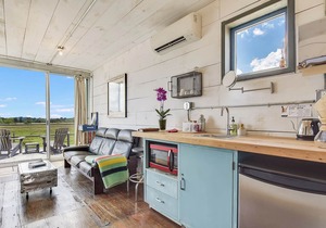 Flophouze Shipping Container Hotel - Houze 3
