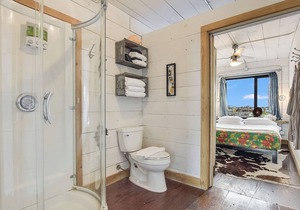 Flophouze Shipping Container Hotel - Houze 3
