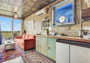 Flophouze Shipping Container Hotel - Houze 4