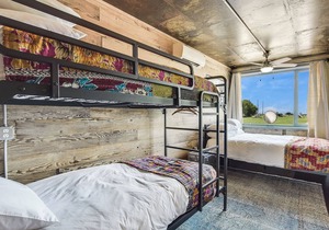 Flophouze Shipping Container Hotel - Houze 4