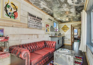 Flophouze Shipping Container Hotel - Houze 6
