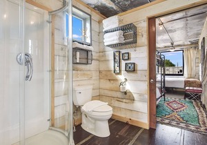 Flophouze Shipping Container Hotel - Houze 6