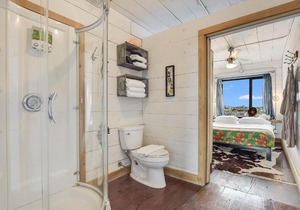 Flophouze Shipping Container Hotel - Houze 3