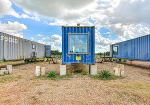 Flophouze Shipping Container Hotel - Houze 3
