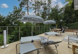 Forest vacation home with fireplace in an idyllic location on the edge of the forest below a wellness hotel