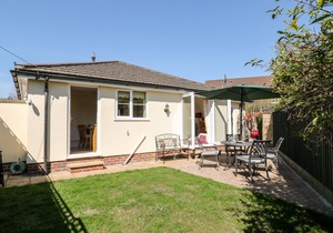 FORGE PLACE, family friendly, country holiday cottage in Bovey Tracey