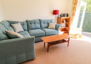 FORGE PLACE, family friendly, country holiday cottage in Bovey Tracey