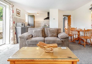 FOXLAIR COTTAGE, pet friendly, with a garden in Withypool