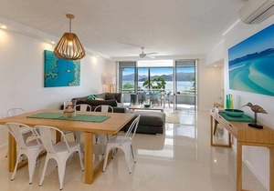 Frangipani 006 - Beachfront Apartment on Hamilton Island