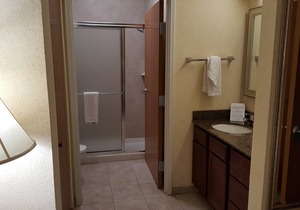 Free Breakfast Buffet. Pool Access. Close to Great Beaches!