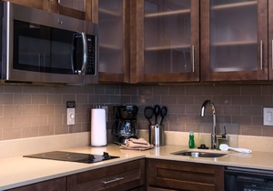 Free Breakfast. Pool. Gym. Great Location! Near Maxey Park Zoo