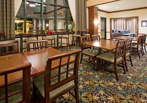Free Breakfast. Pool & Hot Tub. Gym. Near Aurora Medical Center!