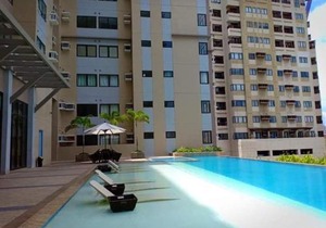 Free WI-FI and Pool Persimmon Condominium