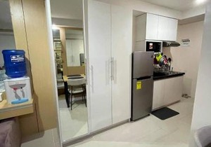 Free WI-FI and Pool Persimmon Condominium