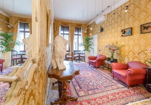 Friendly Venice Suites