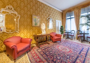 Friendly Venice Suites