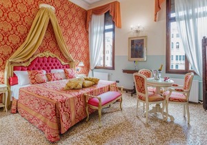 Friendly Venice Suites