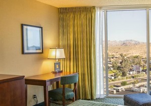 Friends Vacation! 3 Spacious Units, Game Room, Casino, Pool, Bars, FREE Parking!