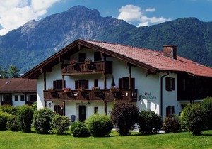 gemütliche Ferienwohnung für 1-4 Personen mit großem Balkon und Bergblick (Wohnung 2)