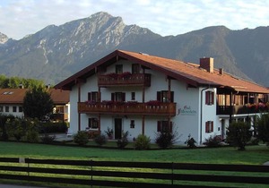 gemütliche Ferienwohnung für 1-4 Personen mit großem Balkon und Bergblick (Wohnung 2)