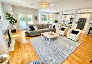 Gorgeous 5 bed, 4.5 bath just houses to the beach, sleeps 12! Amazing location!