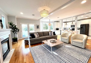 Gorgeous 5 bed, 4.5 bath just houses to the beach, sleeps 12! Amazing location!