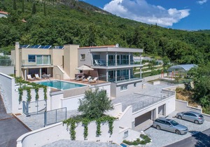 Gorgeous apartment in Plomin