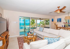 Gorgeous beachfront condo steps from Rum Point and snorkeling! The Retreat #30