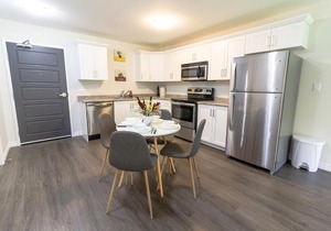Gorgeous Condo Near UNB, Hospital, Patio, New!