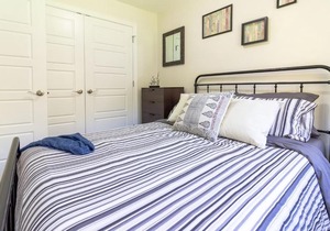 Gorgeous Condo Near UNB, Hospital, Patio, New!