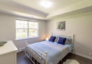 Gorgeous Condo Near UNB, Hospital, Patio, New!