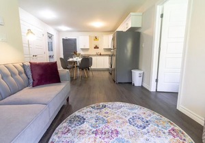 Gorgeous Condo Near UNB, Hospital, Patio, New!