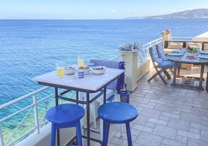 Gorgeous home in Vrompousi Keratea