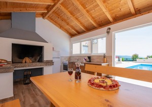 Gorgeous home in Lokvicici with WiFi