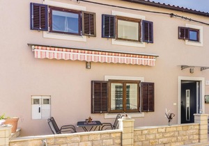 Gorgeous home in Pomer with WiFi