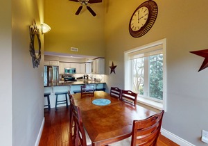 Gorgeous & unique Blue Mountain condo - private ski storage