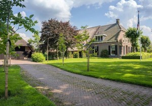 Grandeur Farmhouse in Dwingeloo at a National Park