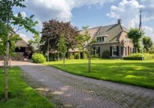Grandeur Farmhouse in Dwingeloo at a National Park