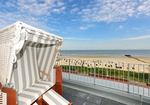 Great apartment on the North Sea with direct sea view, balcony and beach chair! -