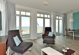 Great apartment on the North Sea with direct sea view, balcony and beach chair! -
