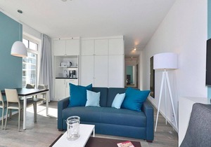 Great corner apartment right on the North Sea with great sea views and balcony!