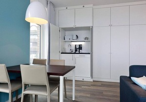 Great corner apartment right on the North Sea with great sea views and balcony!