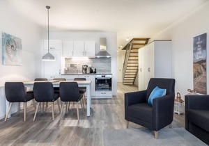 Great penthouse for 6 people over two floors with sea views and two bathrooms -
