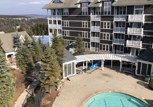 Great top floor studio. Totally remodeled Fall 2021.